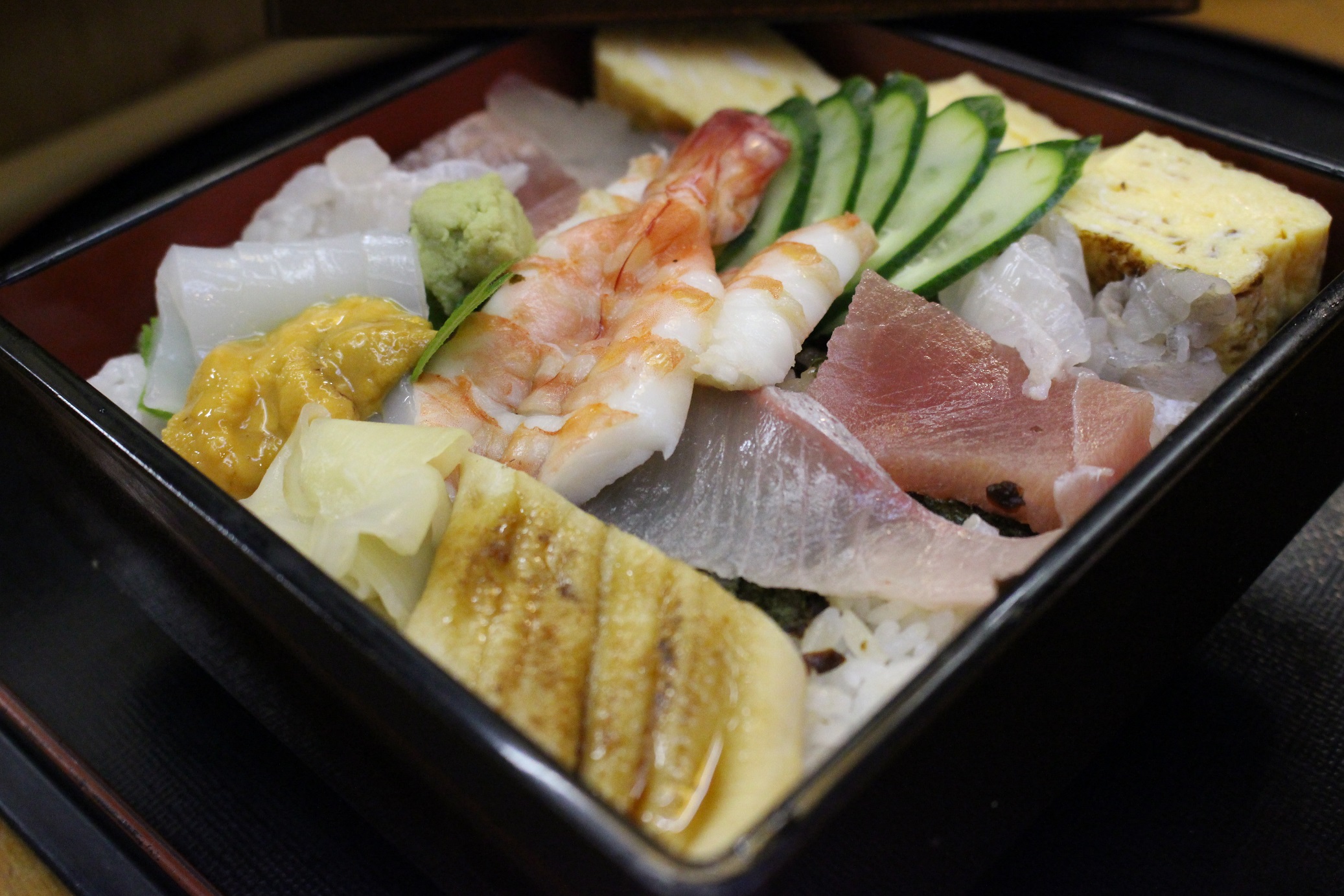 Deluxe Chirashi Sushi 