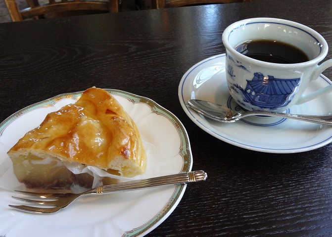Cake-and-beverage Set Menu