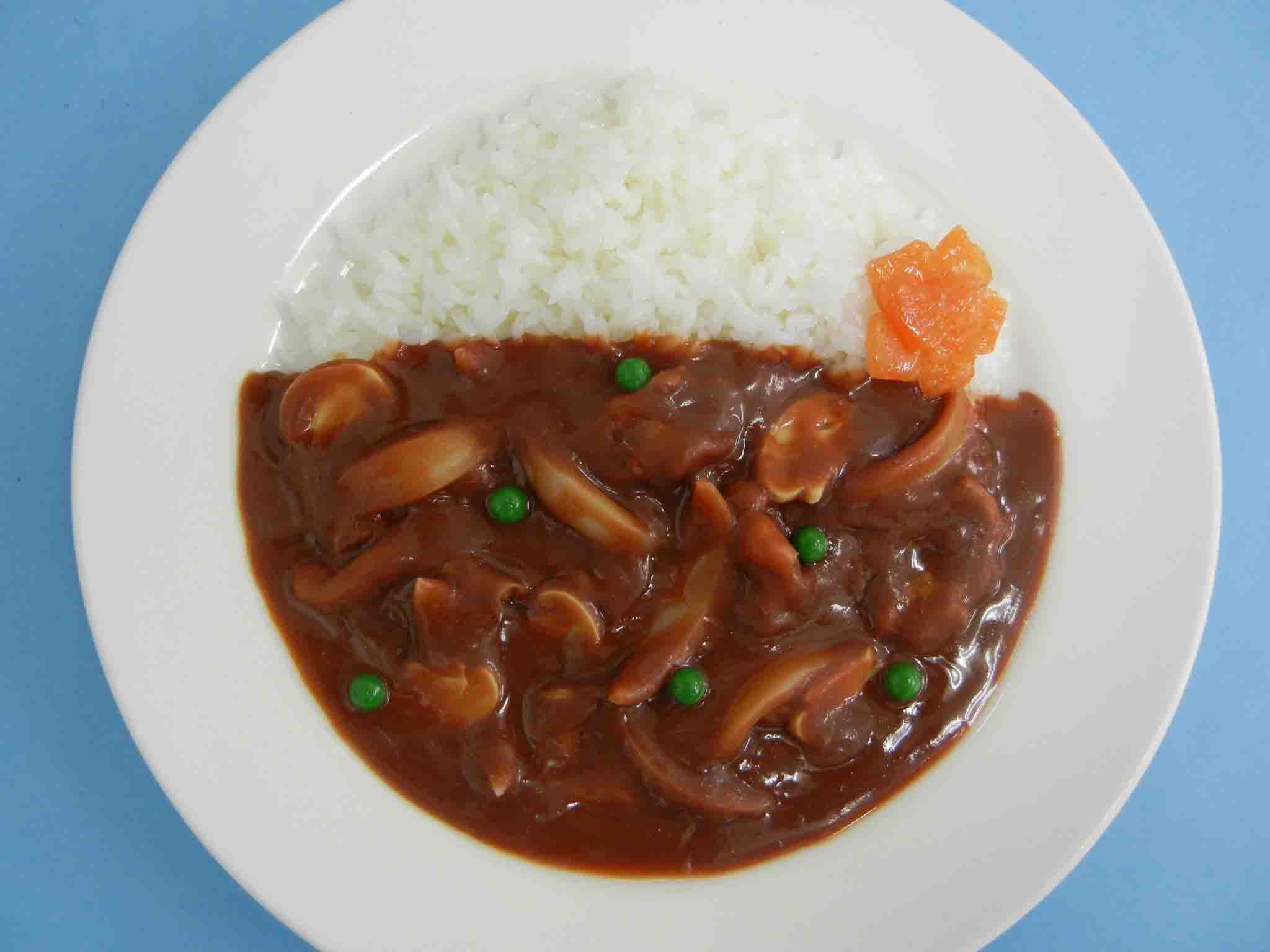 하야시라이스(얇게 자른 소고기와 양파를 볶아 토마토 케첩이나 데미글라스 소스 등을 넣고 푹 끓여 밥 위에 얹은 서양풍 요리)