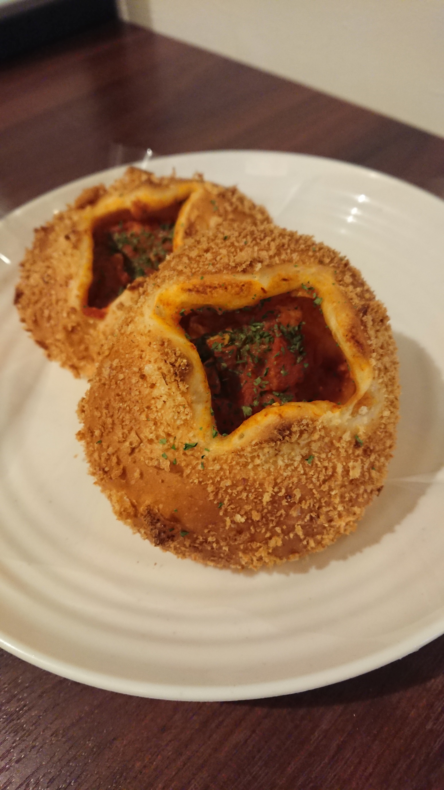 토마토 치킨 카레 빵