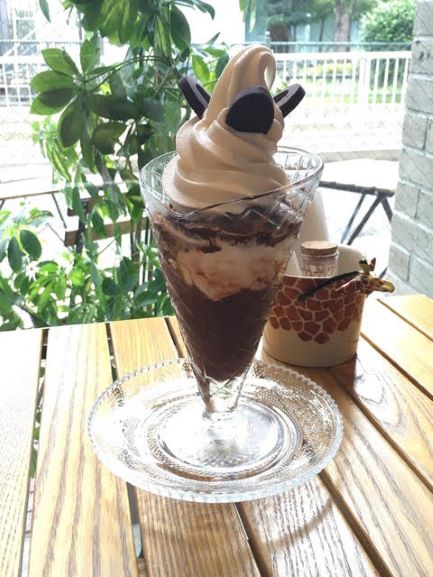 Royal Chocolate Flush w/ Valrhona Fondant Chocolat & Sorbet & Ice Cream (Fixed Menu)