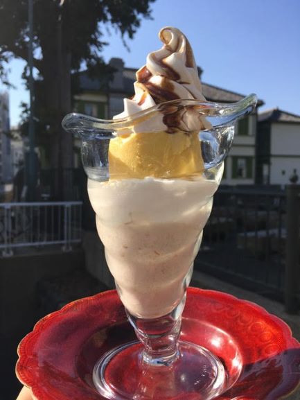 バナナのパフェ(チョコアイス・ソフトクリーム・バナナジェラート)