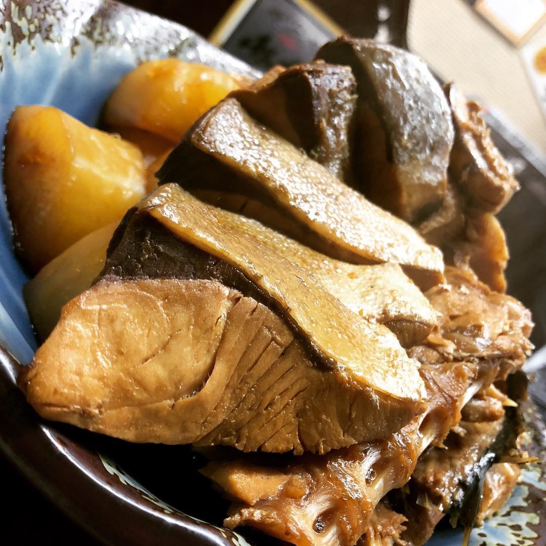 黄条鰤和萝卜