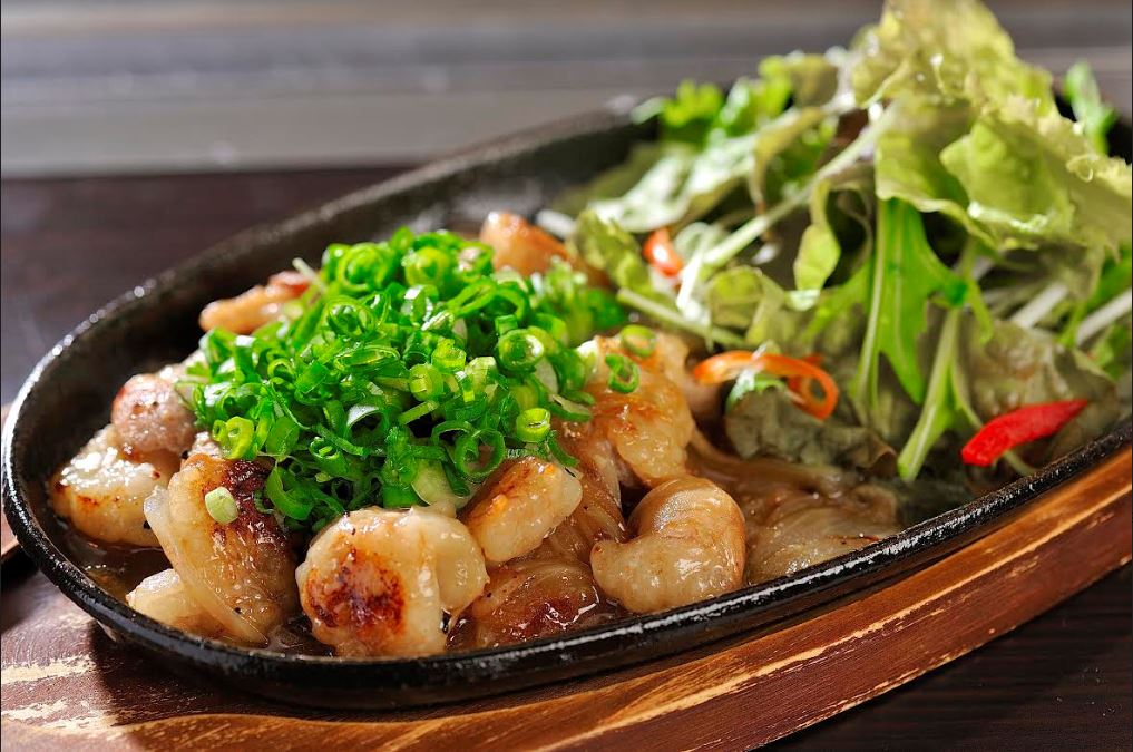 Teppan-Grilled Offal Flavored with Salt and Scallion