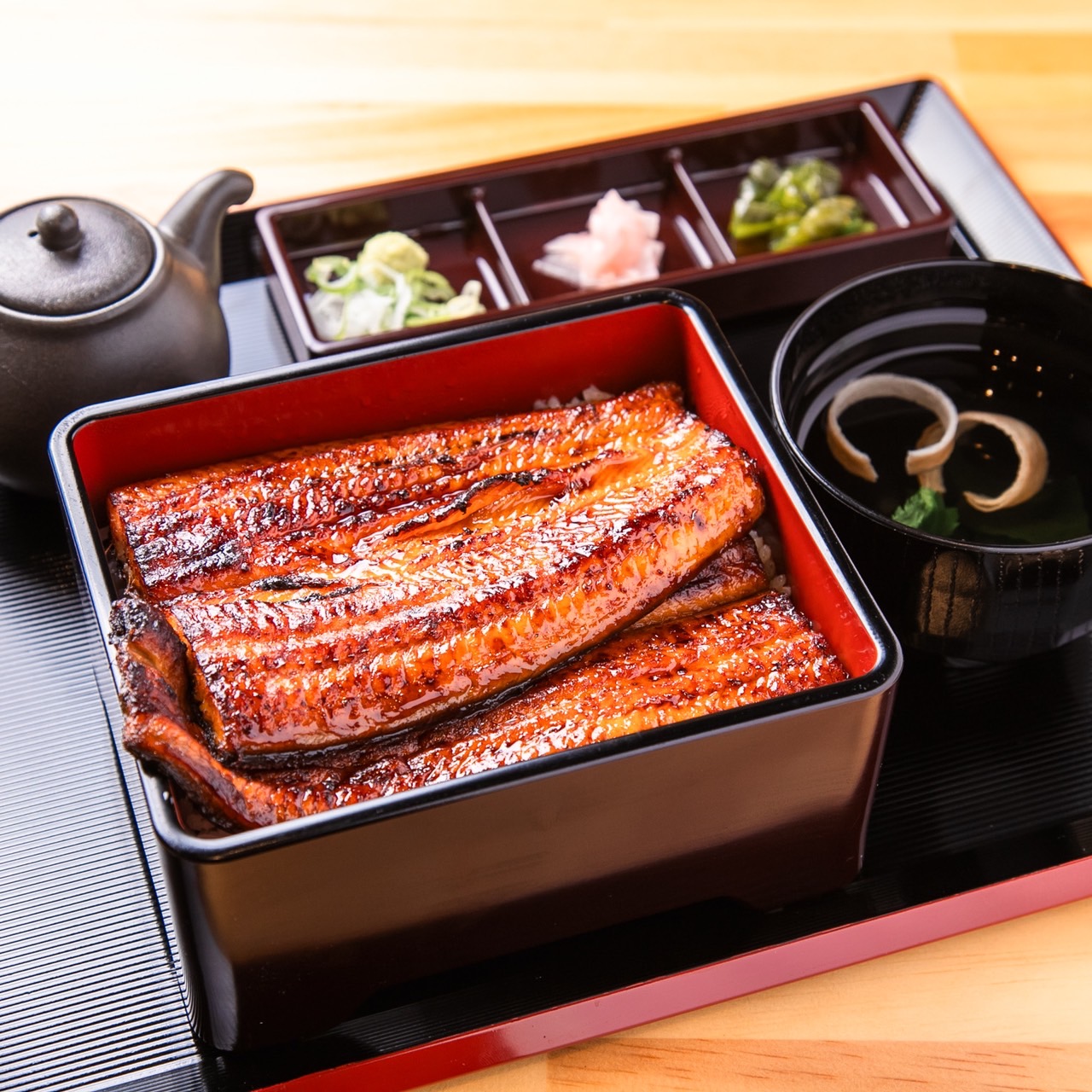 Grilled Eel on Rice in a Picnic Box (Top-grade)